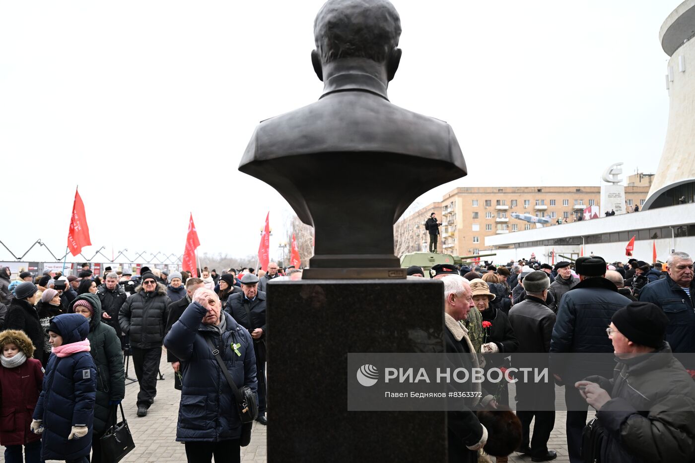 Торжественное открытие бюстов И. Сталина, Г. Жукова, А. Василевского в Волгограде