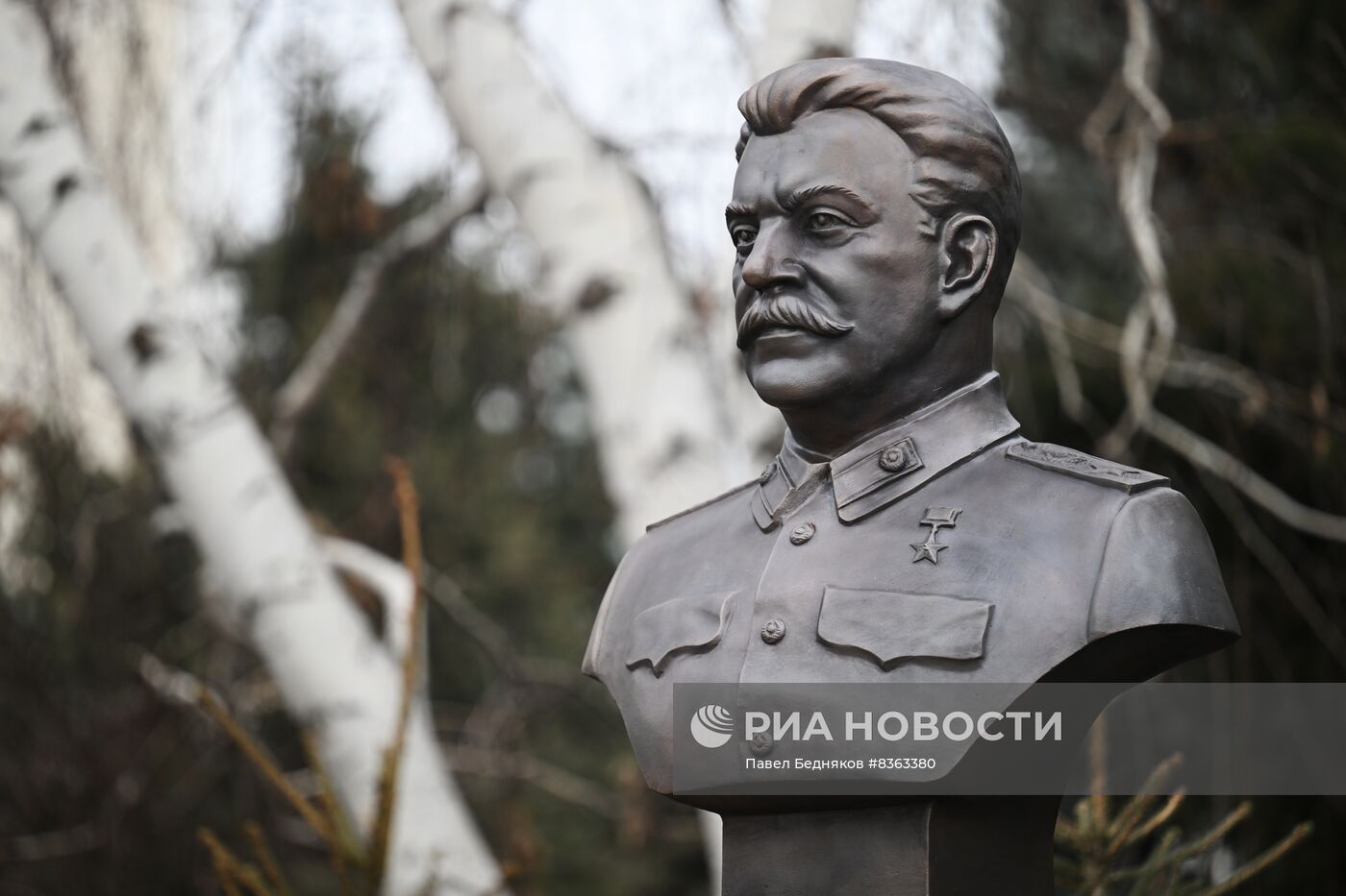 Торжественное открытие бюстов И. Сталина, Г. Жукова, А. Василевского в Волгограде