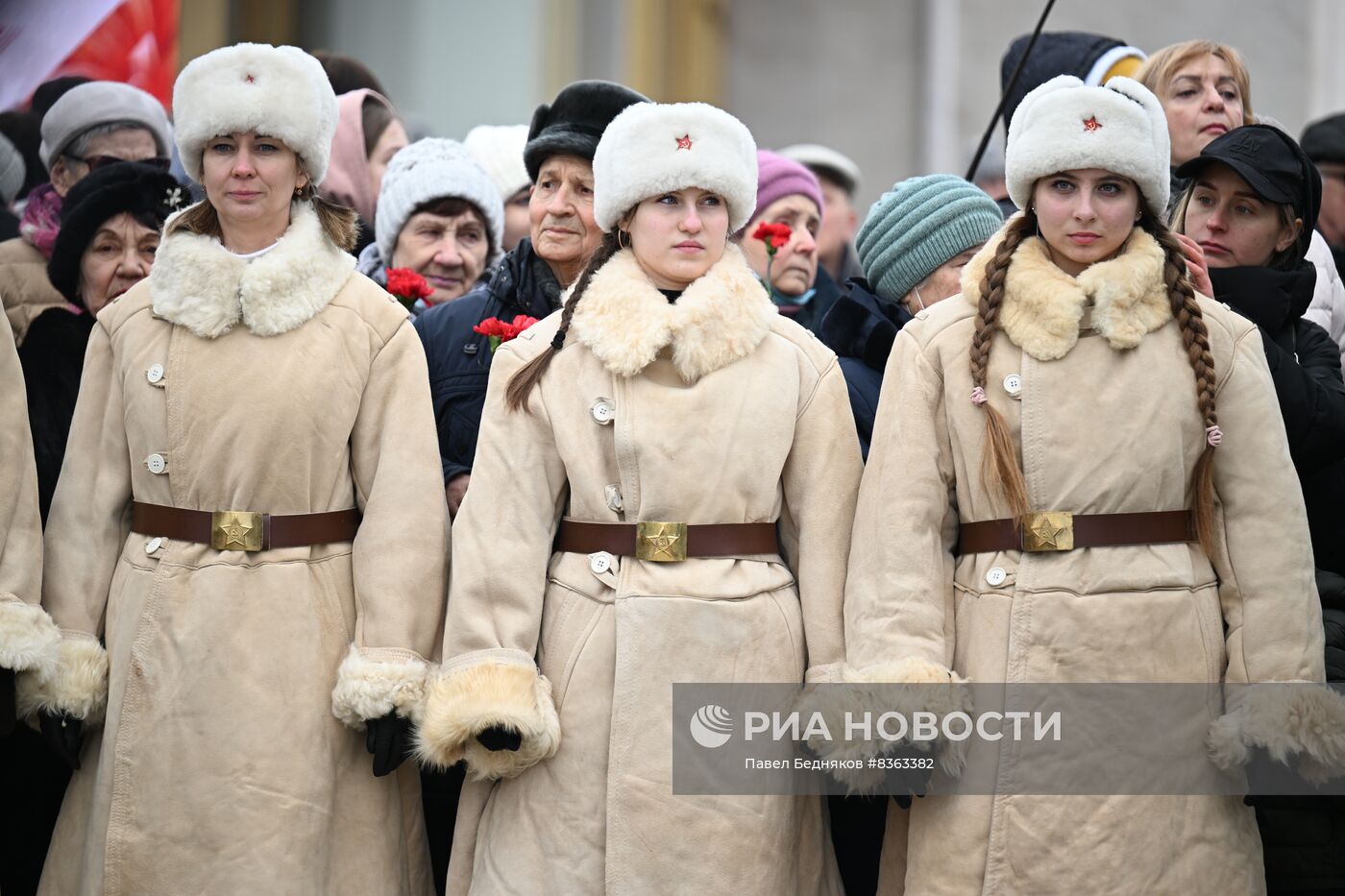 Торжественное открытие бюстов И. Сталина, Г. Жукова, А. Василевского в Волгограде