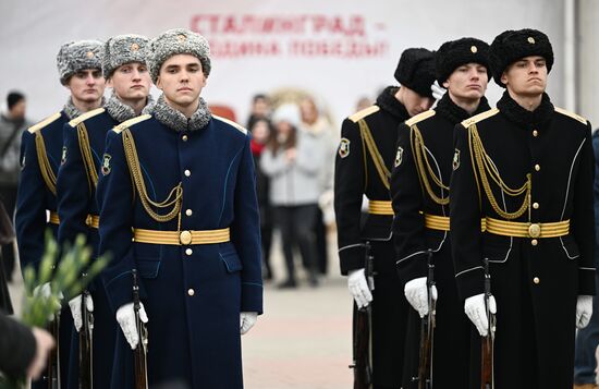 Торжественное открытие бюстов И. Сталина, Г. Жукова, А. Василевского в Волгограде