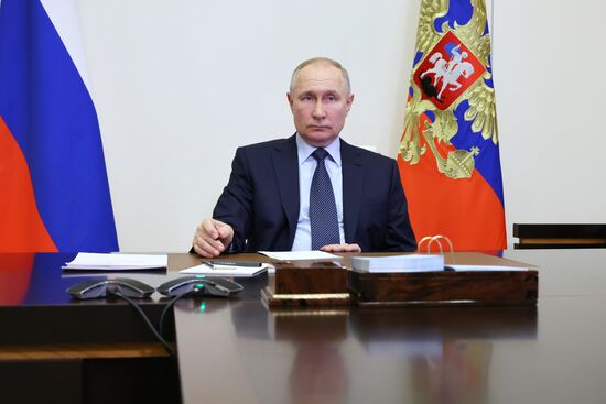 Президент РФ В. Путин провел совещание по вопросам восстановления жилой инфраструктуры