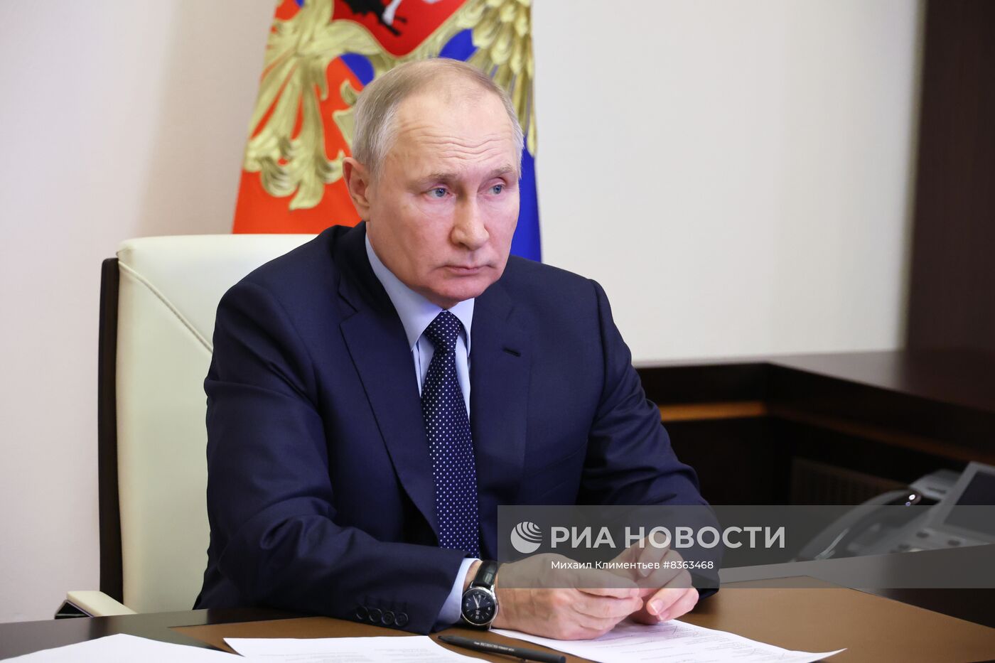 Президент РФ В. Путин провел совещание по вопросам восстановления жилой инфраструктуры