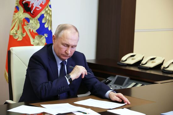 Президент РФ В. Путин провел совещание по вопросам восстановления жилой инфраструктуры