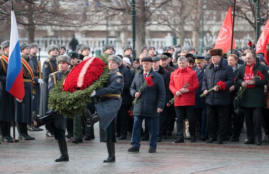 Возложение цветов в честь 80-й годовщины победы советских войск в Сталинградской битве
