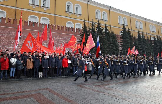 Возложение цветов в честь 80-й годовщины победы советских войск в Сталинградской битве