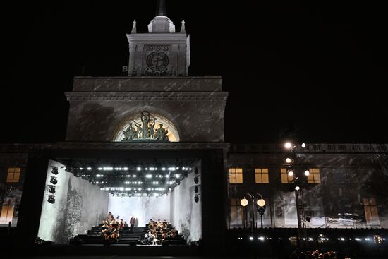 Спектакль-концерт "Живые и мертвые" в Волгограде