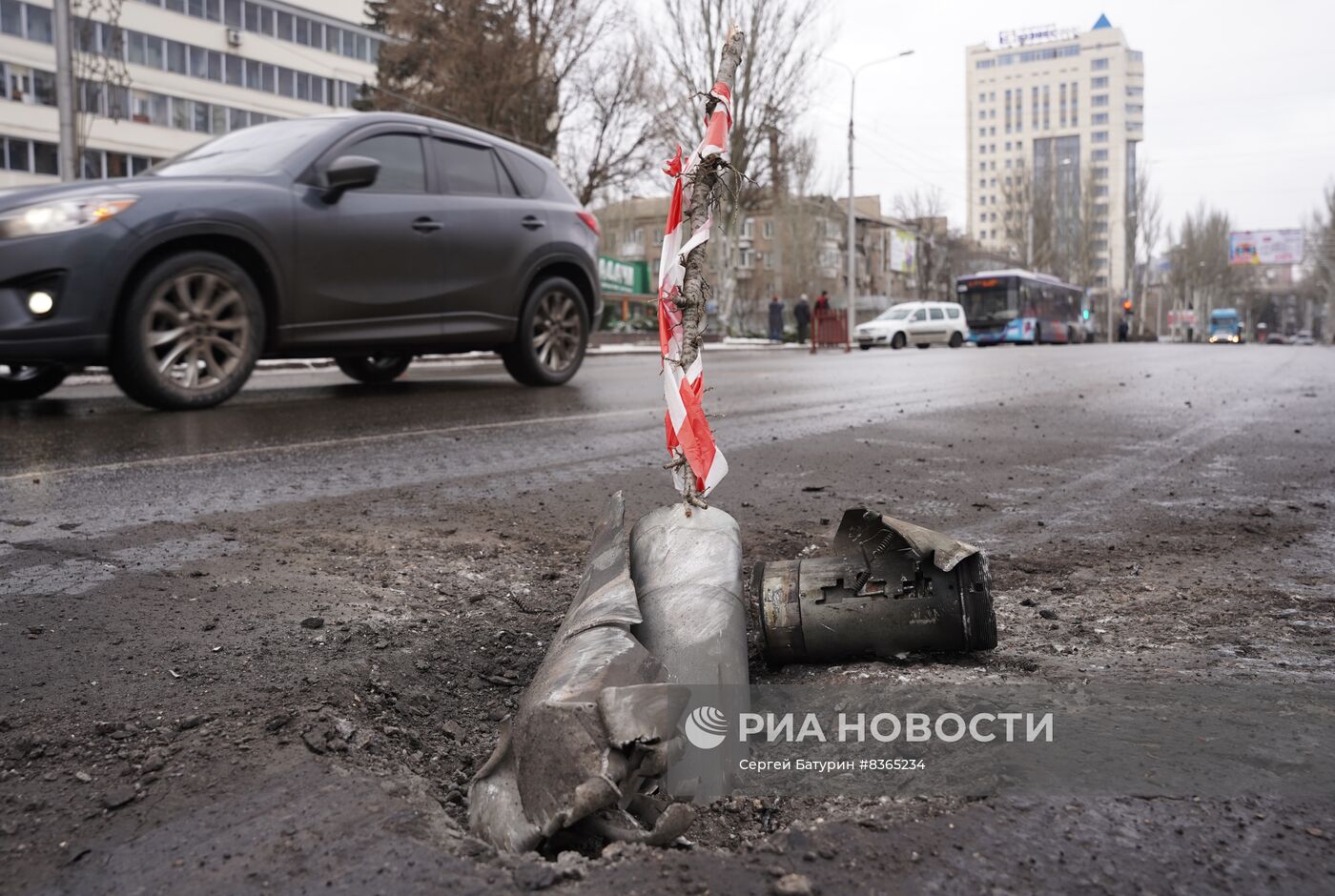 Последствия обстрела Киевского района Донецка