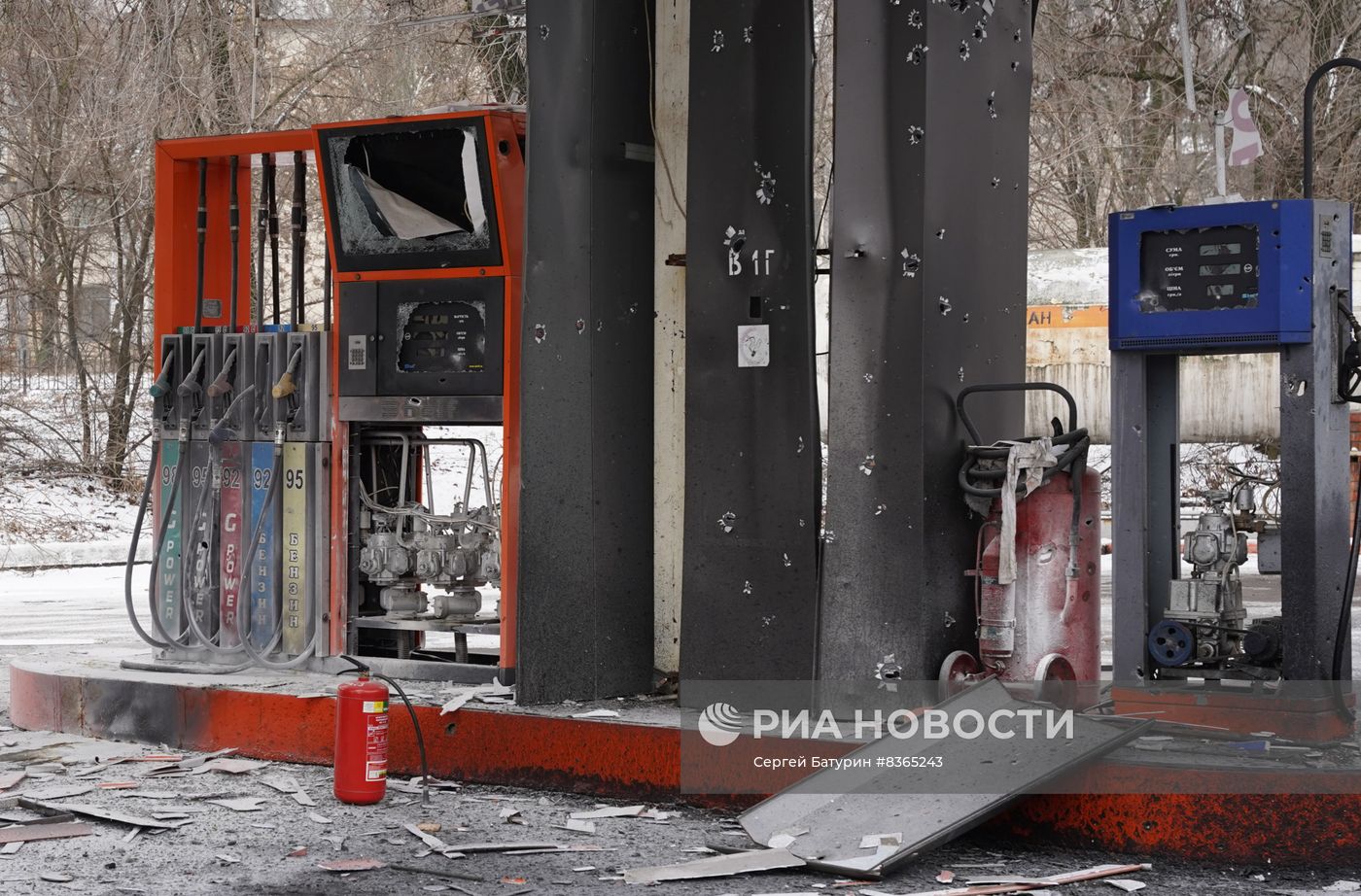 Последствия обстрела Киевского района Донецка
