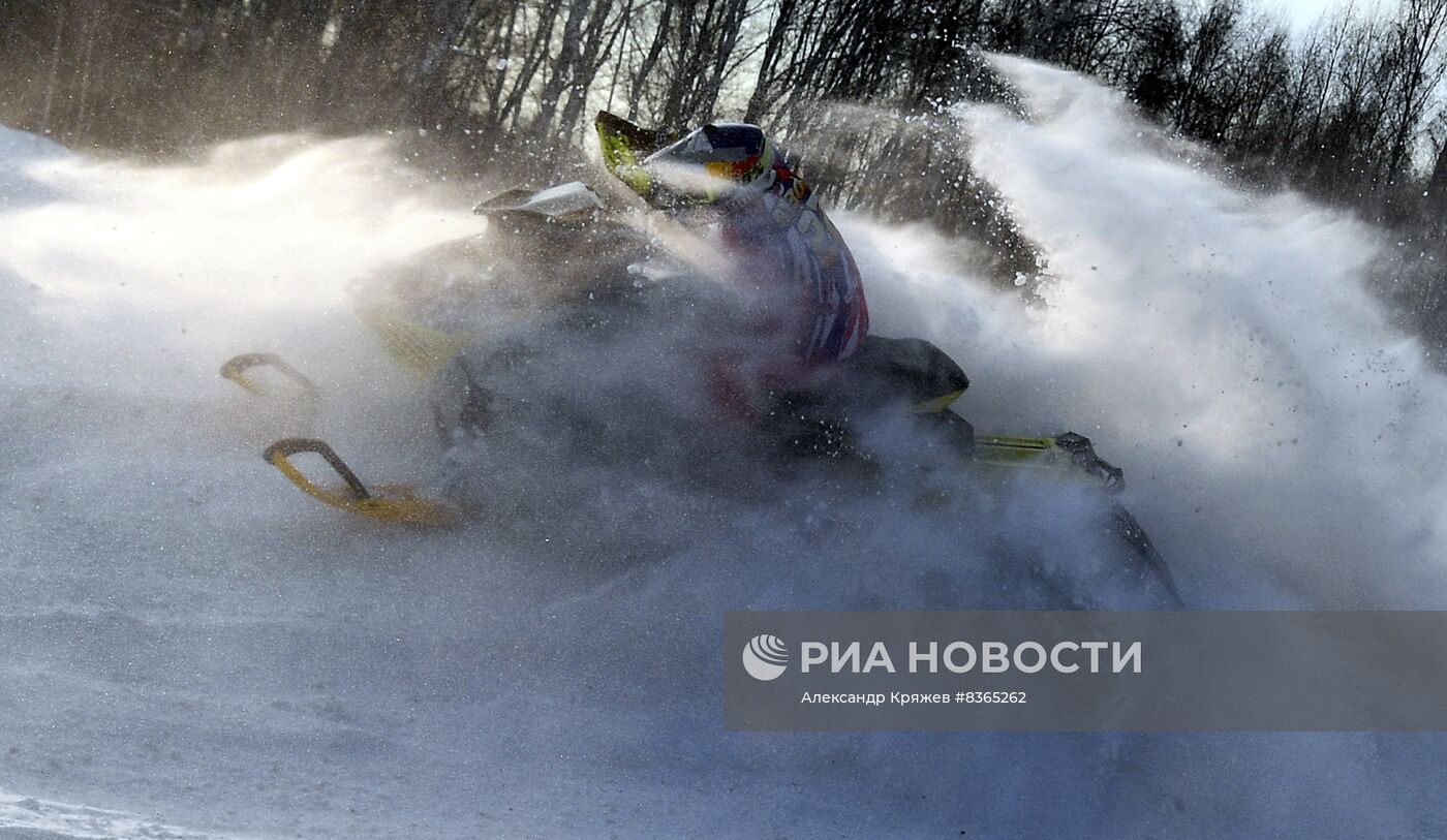 Всероссийские соревнования по кроссу на снегоходах в Новосибирске