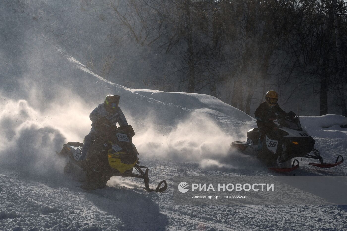 Всероссийские соревнования по кроссу на снегоходах в Новосибирске