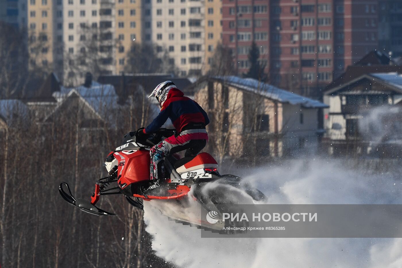 Всероссийские соревнования по кроссу на снегоходах в Новосибирске