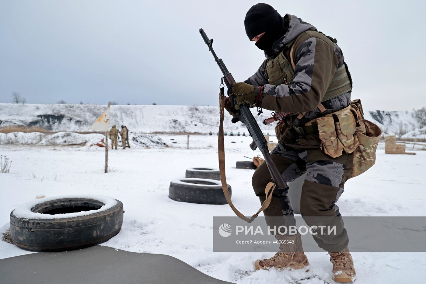 Учения по тактической стрельбе бойцов батальона "Восток"