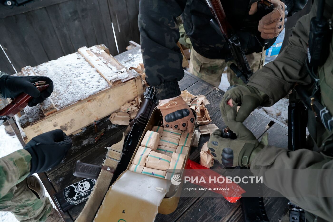 Учения по тактической стрельбе бойцов батальона "Восток"