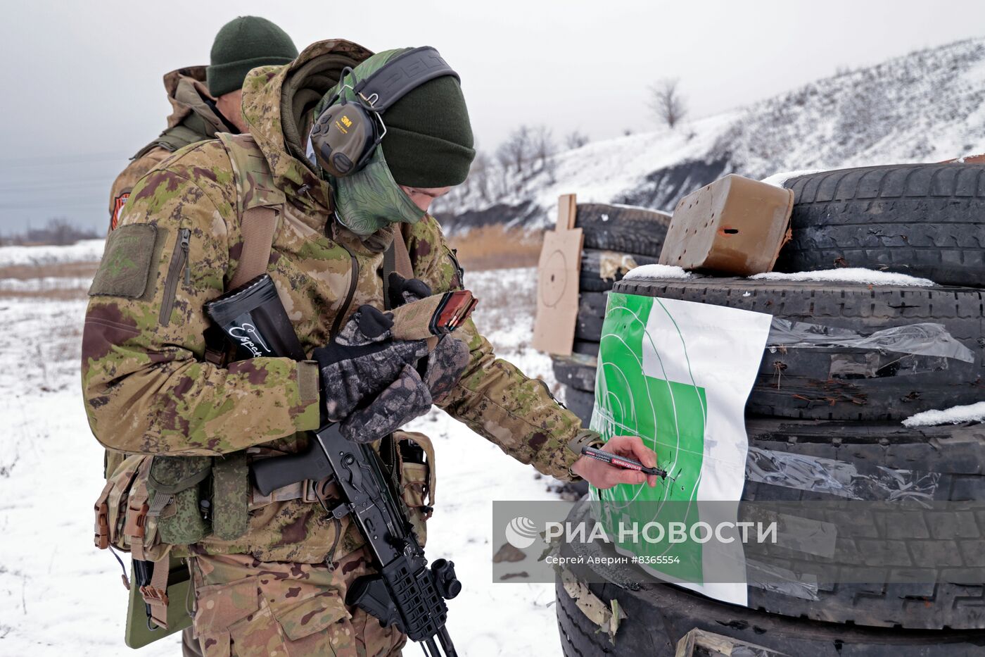 Учения по тактической стрельбе бойцов батальона "Восток"