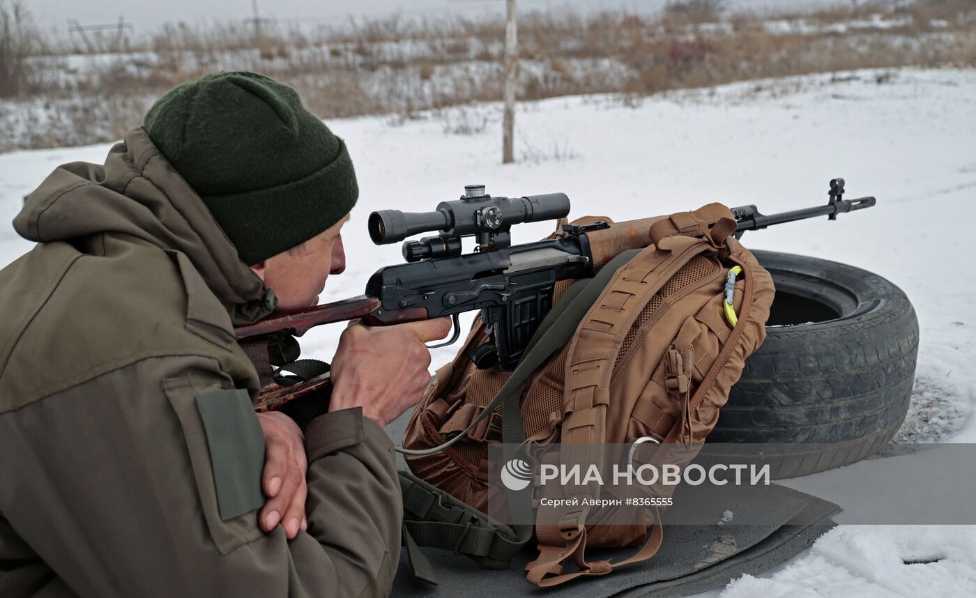 Учения по тактической стрельбе бойцов батальона "Восток"