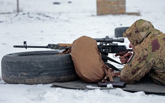 Учения по тактической стрельбе бойцов батальона "Восток"