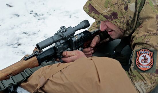 Учения по тактической стрельбе бойцов батальона "Восток"