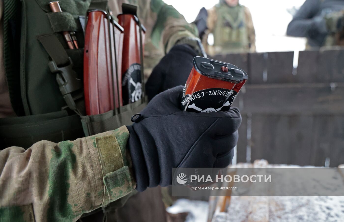 Учения по тактической стрельбе бойцов батальона "Восток"