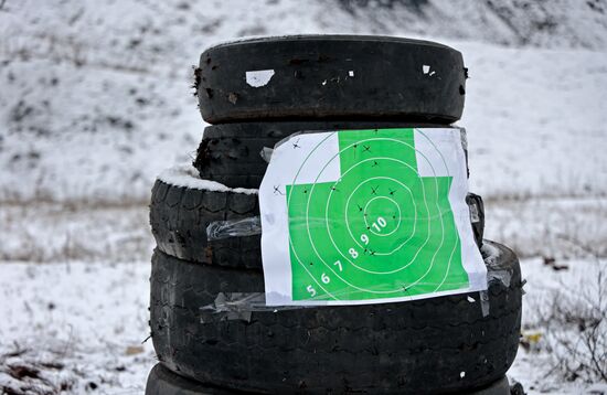 Учения по тактической стрельбе бойцов батальона "Восток"