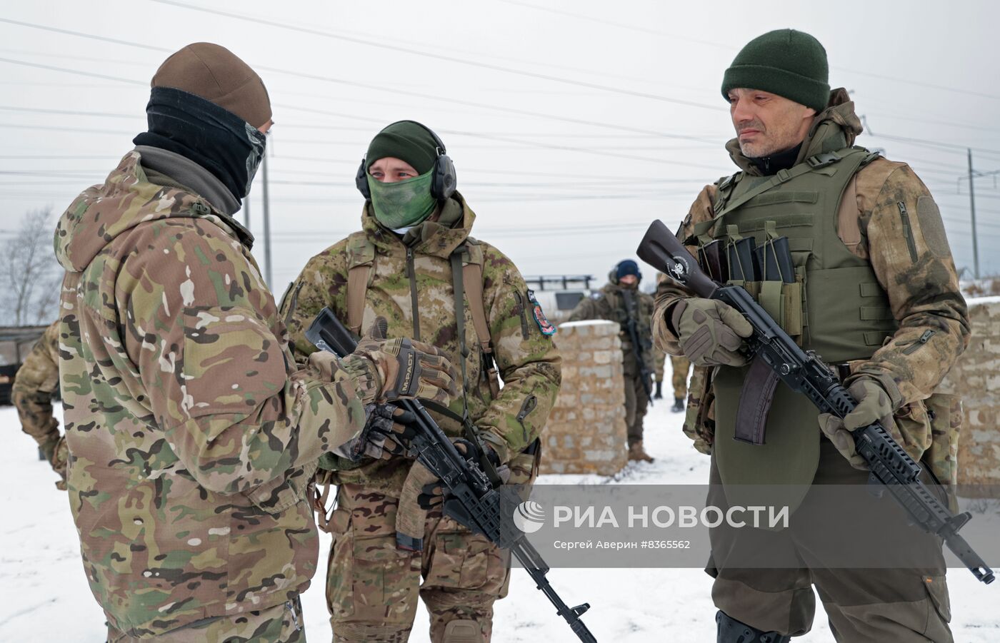 Учения по тактической стрельбе бойцов батальона "Восток"