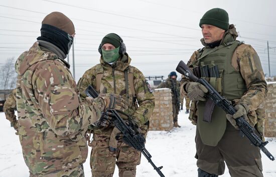 Учения по тактической стрельбе бойцов батальона "Восток"