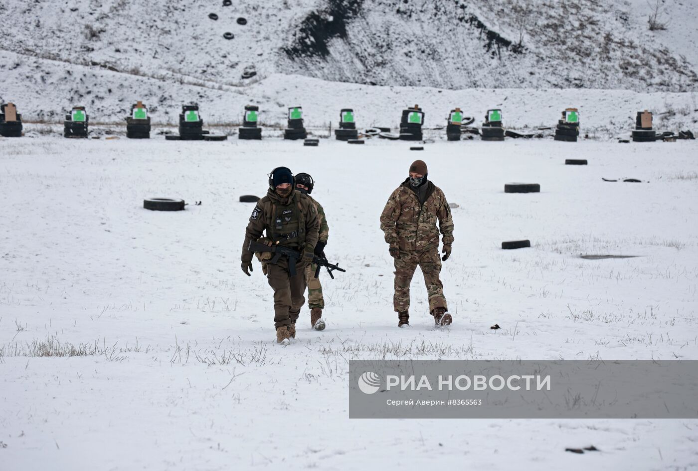 Учения по тактической стрельбе бойцов батальона "Восток"