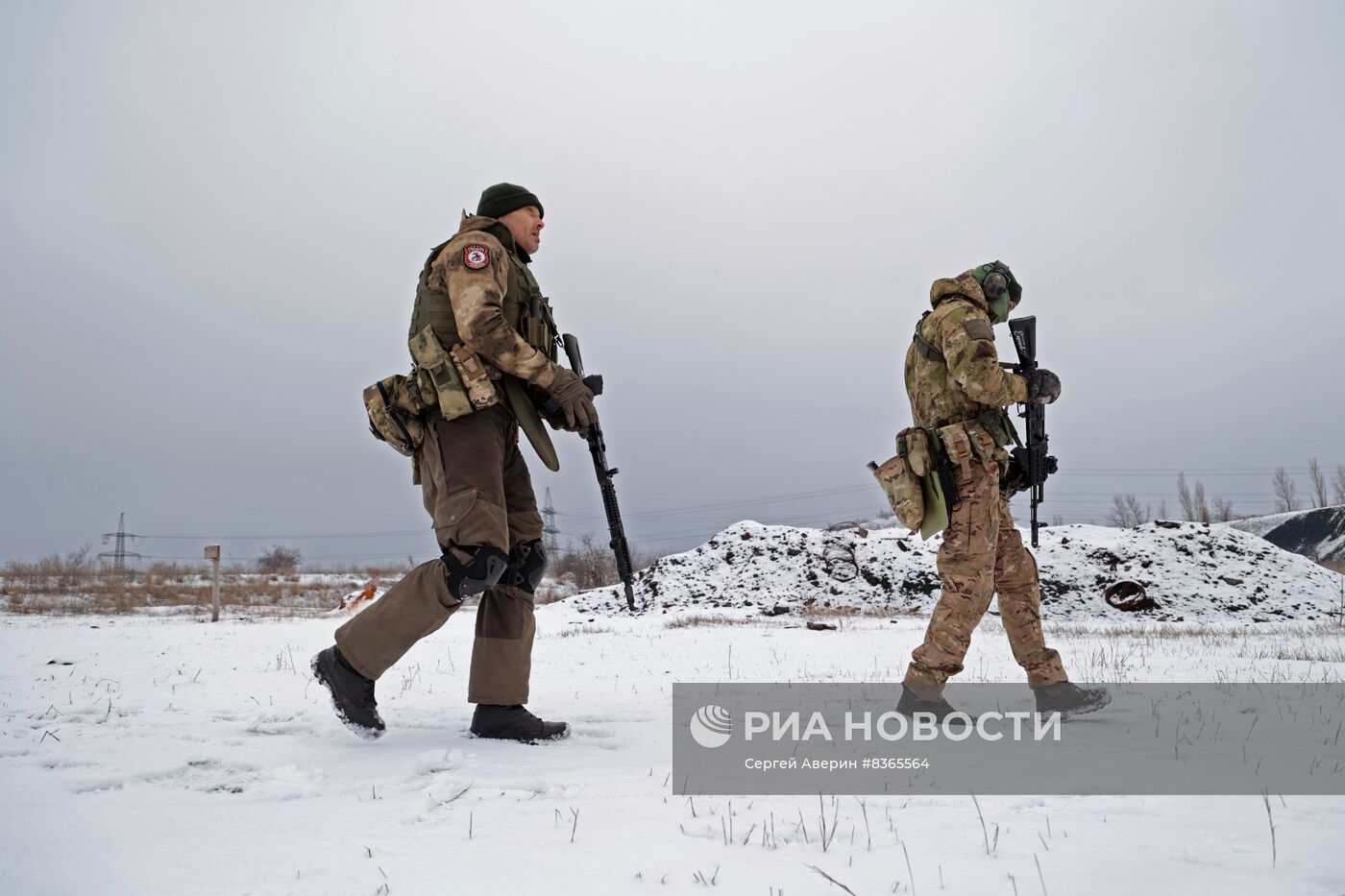 Учения по тактической стрельбе бойцов батальона "Восток"