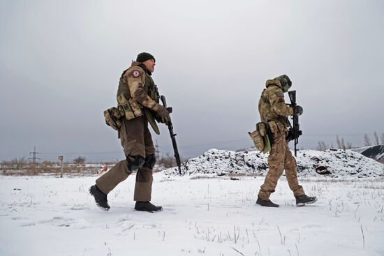 Учения по тактической стрельбе бойцов батальона "Восток"