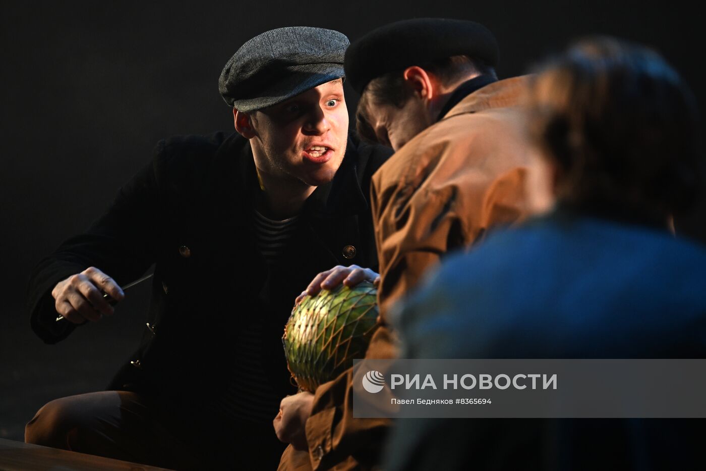 Спектакль "Сталинград-Волгоград" в МХТ им. А. П. Чехова