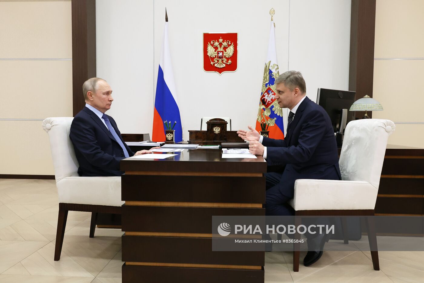 Президент РФ В. Путин встретился с главой РЖД О. Белозеровым