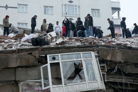 Последствия землетрясения в Турции