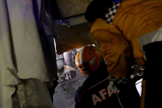 Последствия землетрясения в Турции