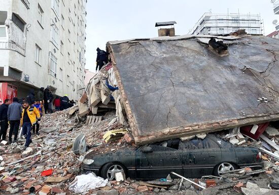 Последствия землетрясения в Турции