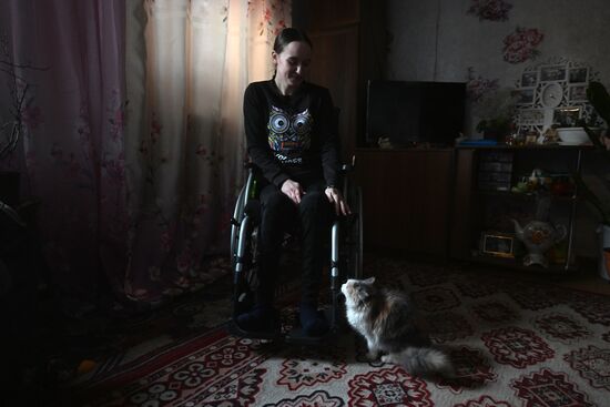 Волонтеры из Екатеринбурга навестили девушку с осколочным ранением из Донецка