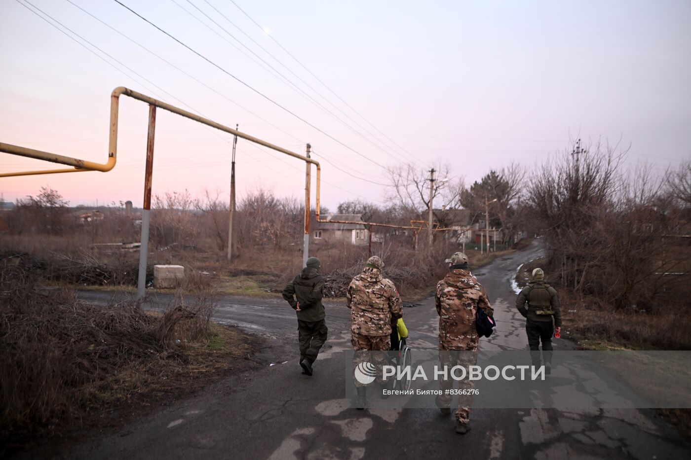 Волонтеры из Екатеринбурга навестили девушку с осколочным ранением из Донецка