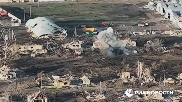 Бои между российскими войсками и украинским спецназом в поселке Новоселовское в ЛНР