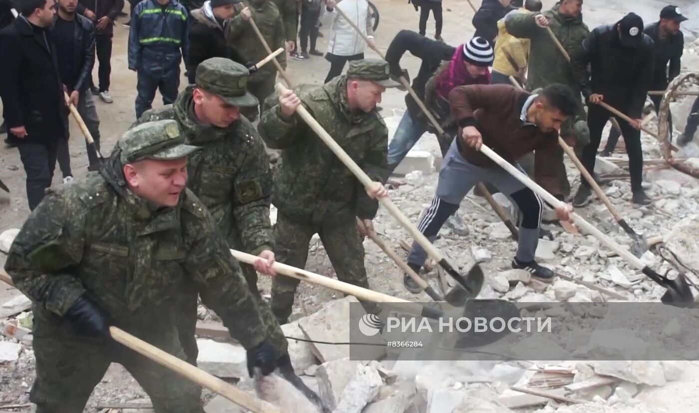 Российские военные в Сирии помогают в ликвидации последствий землетрясения