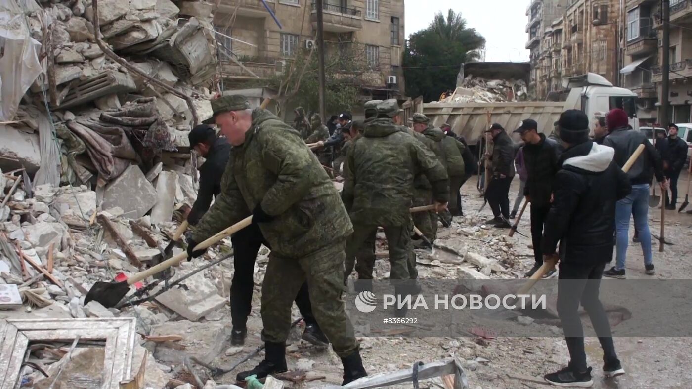 Российские военные в Сирии помогают в ликвидации последствий землетрясения