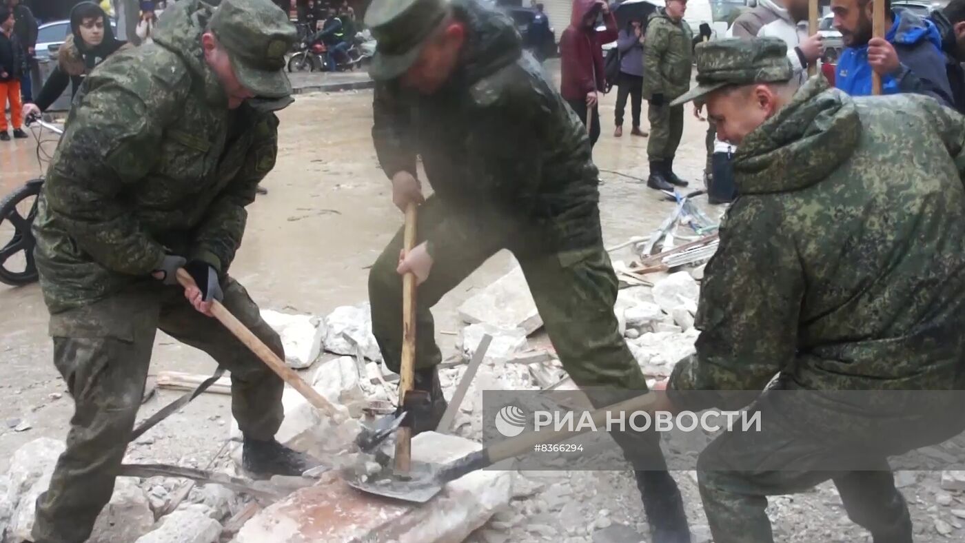 Российские военные в Сирии помогают в ликвидации последствий землетрясения