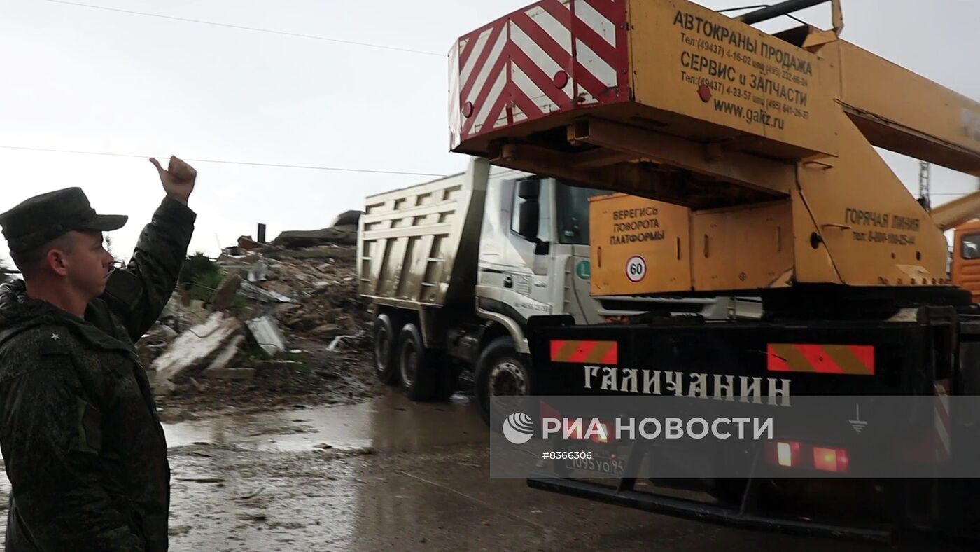 Российские военные в Сирии помогают в ликвидации последствий землетрясения