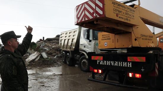 Российские военные в Сирии помогают в ликвидации последствий землетрясения