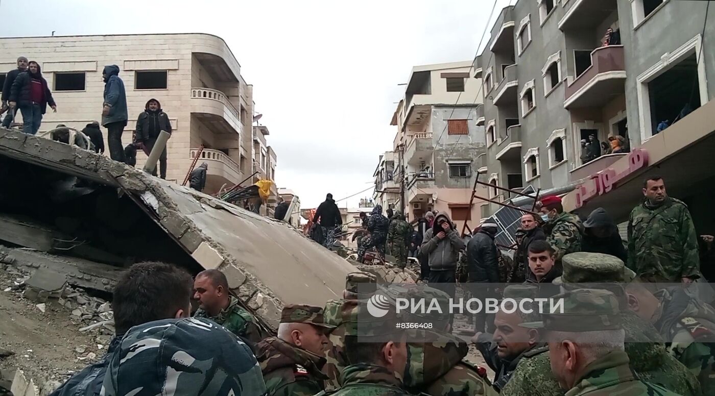 Российские военные в Сирии помогают в ликвидации последствий землетрясения