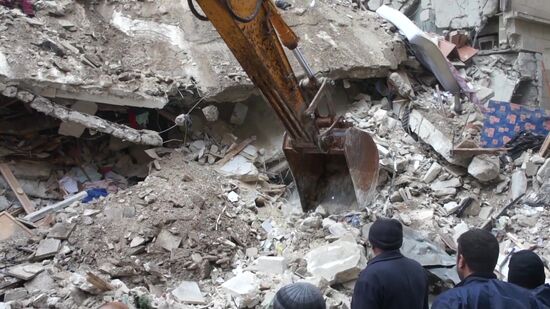 Российские военные в Сирии помогают в ликвидации последствий землетрясения