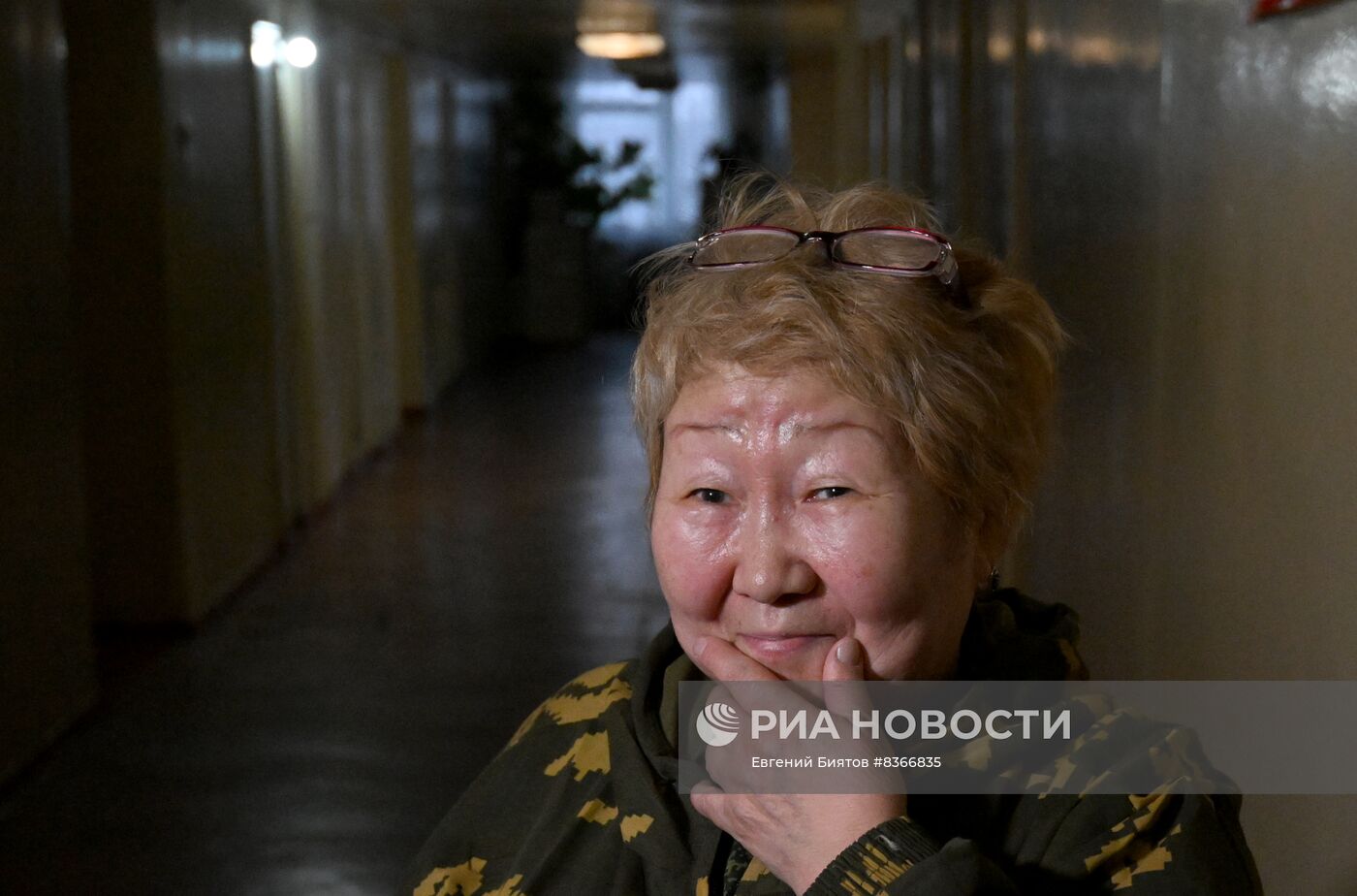 Пенсионерка-волонтер А. Курилова в военном госпитале Луганска