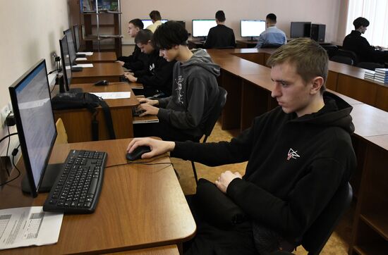 Учебный процесс в техническом колледже Владивостока