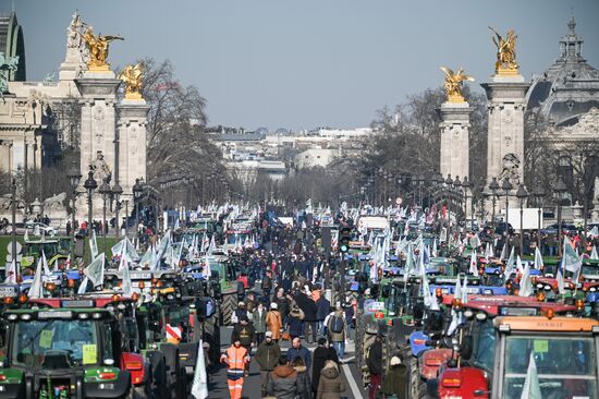 Протесты продолжаются в Париже