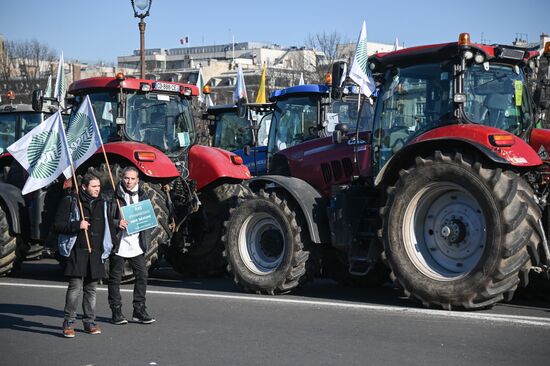 Протесты продолжаются в Париже