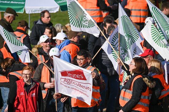 Протесты продолжаются в Париже