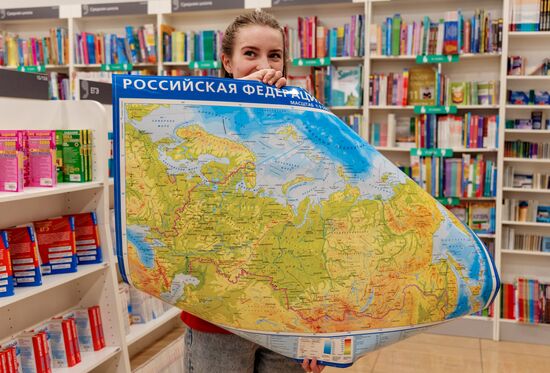 Карты России с новыми регионами появились в продаже