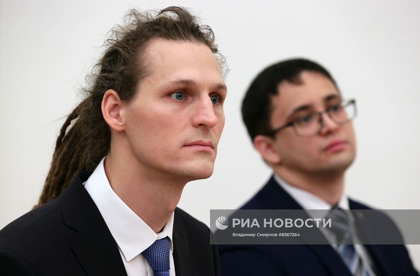 Президент РФ В. Путин вручил премии в области науки и инновации за 2022 год молодым ученым